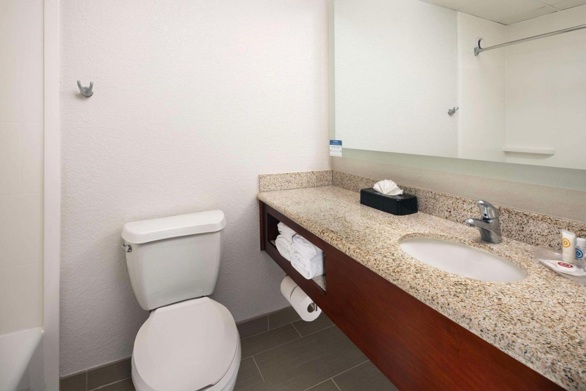 Comfort Suites Outlet Center Asheville Eksteriør billede
